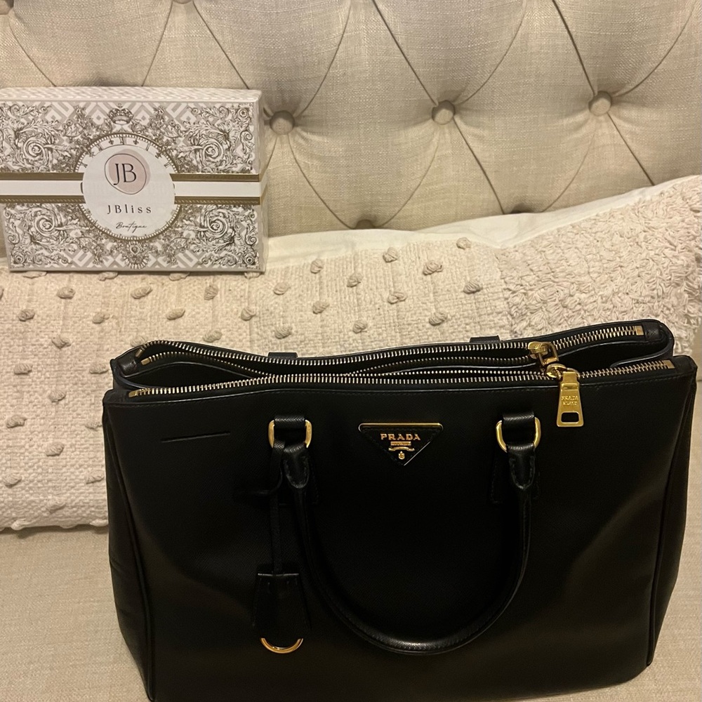 Prada Elegant Black Leather Bag - Like New with COA included